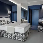 Hotel Urban Creme 5*