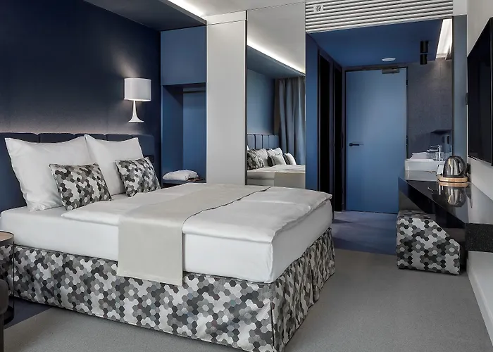 Hotel Urban Creme 5*