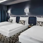 Urban Creme Otel