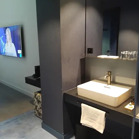 Ξενοδοχείο Urban Creme 5*