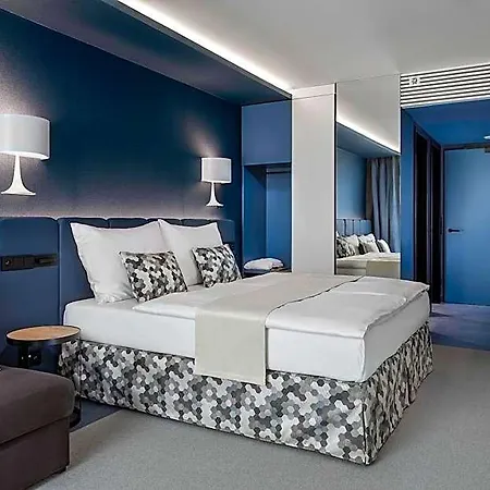 Hotel Urban Creme 5*