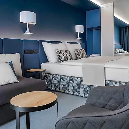 Hotel Urban Creme 5*
