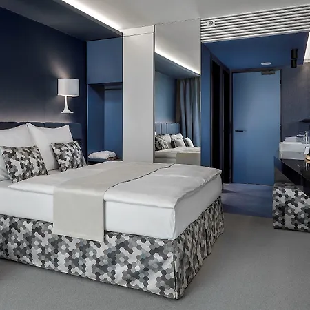 Hotel Urban Creme 5*